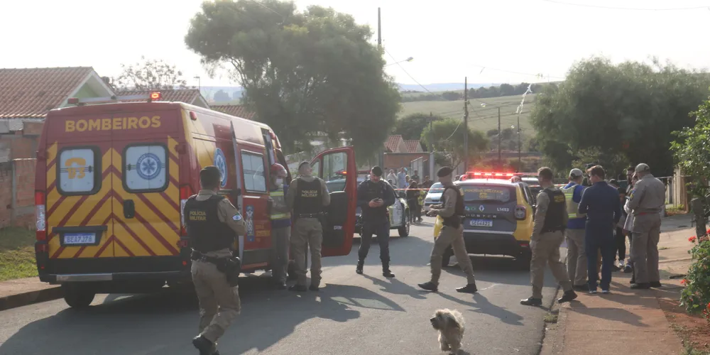 Uma grave ocorrência registrada na tarde desta quarta-feira (29), na região do Costa Rica III, no bairro Neves, em Ponta Grossa, deixou três pessoas baleadas.