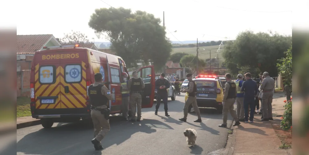 Uma grave ocorrência registrada na tarde desta quarta-feira (29), na região do Costa Rica III, no bairro Neves, em Ponta Grossa, deixou três pessoas baleadas.