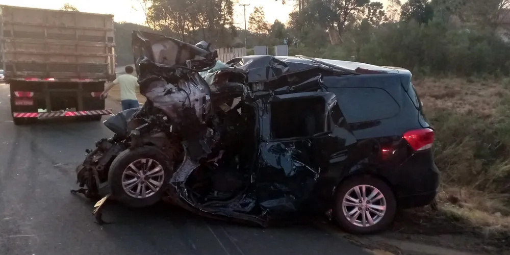 Condutor da GM Spin não resistiu aos ferimentos e morreu no local do acidente