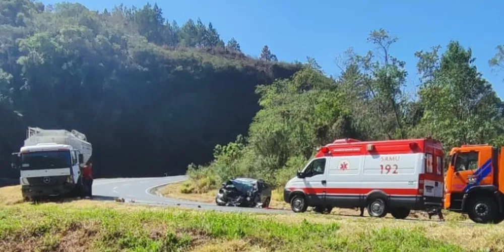 O acidente aconteceu por volta das 10h50, em Piraí do Sul