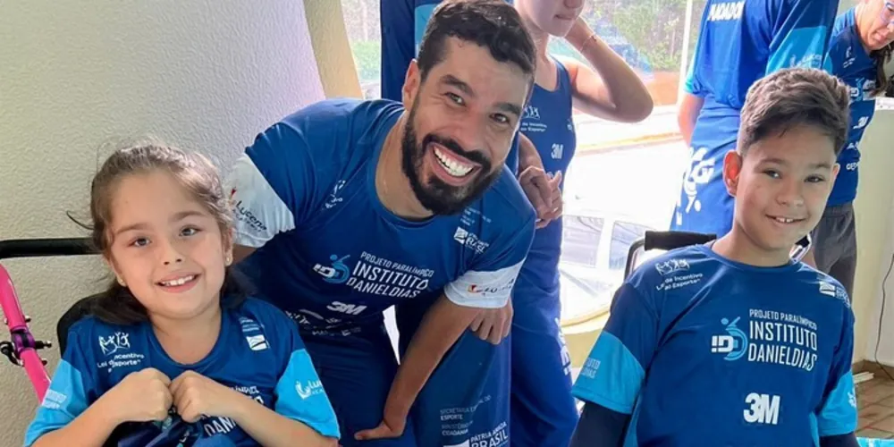 O atleta também concederá uma coletiva de imprensa prevista para as 9h