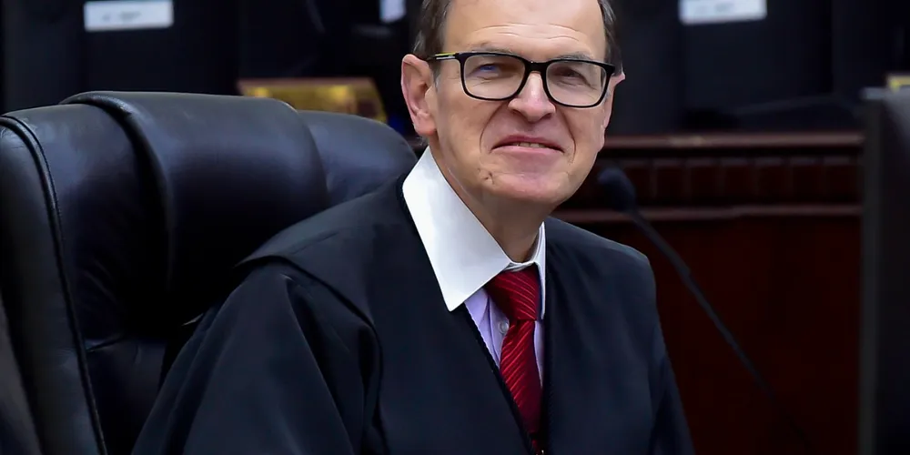 O desembargador Célio Horst Waldraff, presidente do TRT-PR explica o projeto