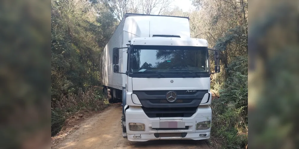 O veículo foi encontrado estacionado em uma propriedade na região de Itaiacoca