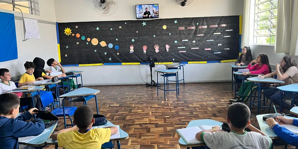 A turma utilizou um conteúdo do Vamos Ler sobre as mudanças climáticas para se aprofundar no tema