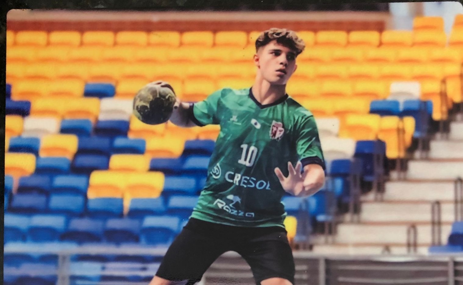 O atleta foi vice-campeão brasileiro pela seleção paranaense de handebol