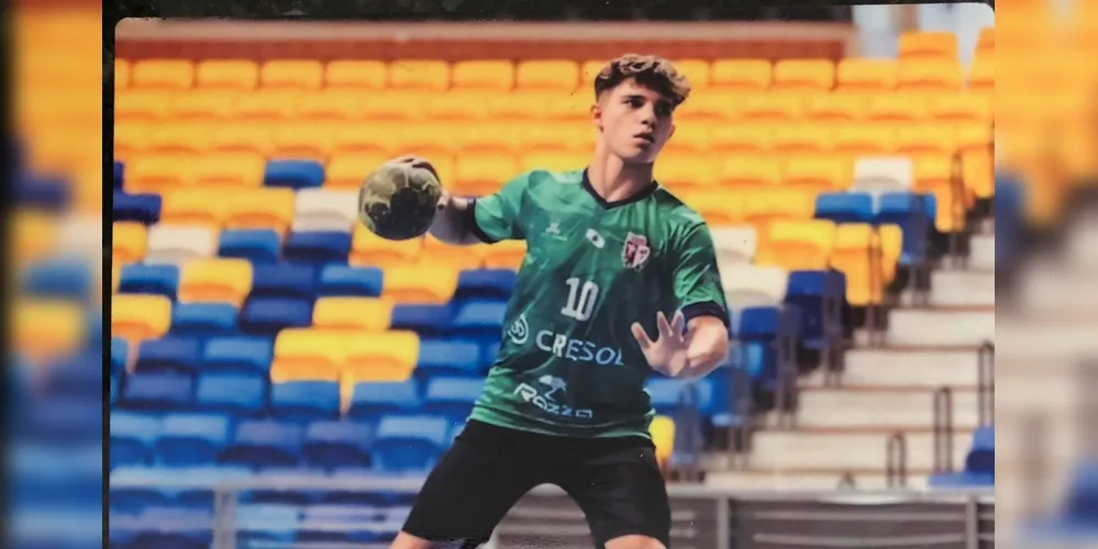 O atleta foi vice-campeão brasileiro pela seleção paranaense de handebol