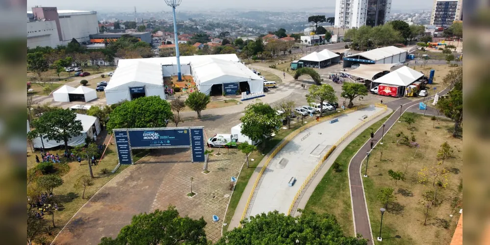 As atividades estão ocorrendo no Parque Ambiental, no Centro de Ponta Grossa