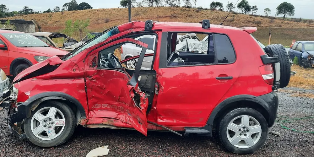 A Polícia Rodoviária Estadual (PRE) esteve no local e registrou o acidente