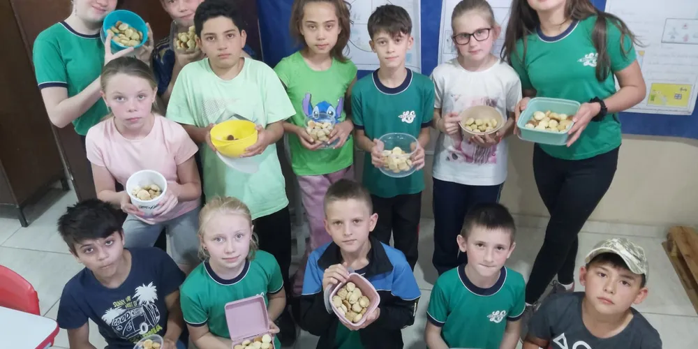 O resultado das atividades foram biscoitos que os alunos levaram para casa para compartilhar com seus familiares
