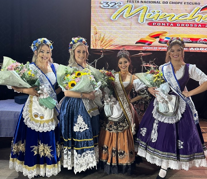 Na disputa os títulos de Rainha, primeira e segunda Princesa, além da Miss Simpatia.