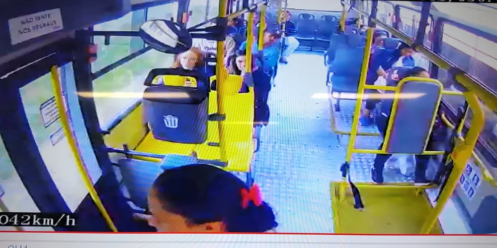 As imagens coletadas são transmitidas ao vivo para o Centro de Controle de Operações (CCO) do Transporte Coletivo