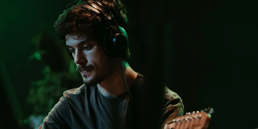 O produtor musical Matheus Stiirmer, detalha como foi a produção do álbum.