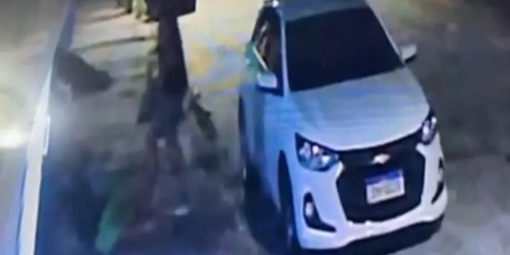 O ataque foi registrado por uma câmera de segurança