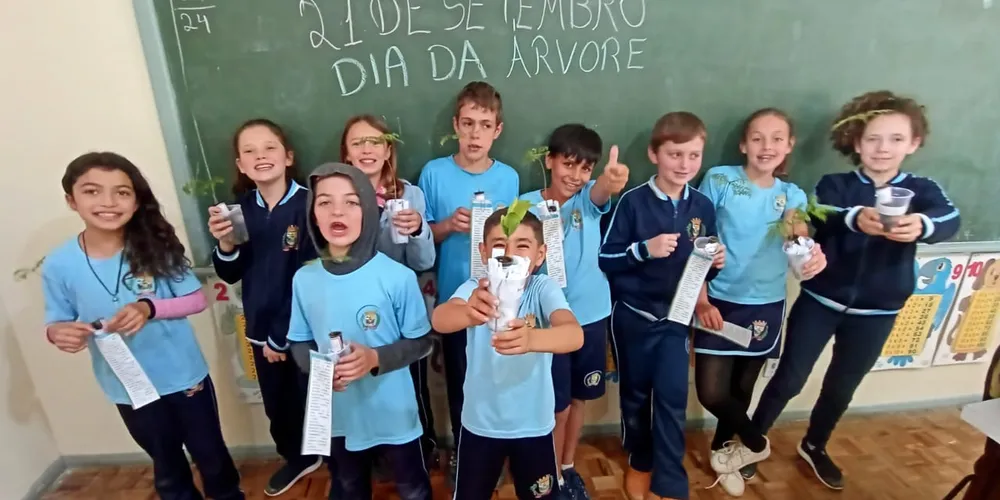 Após diversos estudos teóricos, a turma realizou visitas as demais classes da escola para transmitir os conhecimentos adquiridos