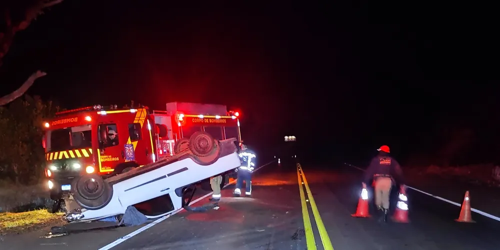 Acidente aconteceu na madrugada desta segunda-feira (12)