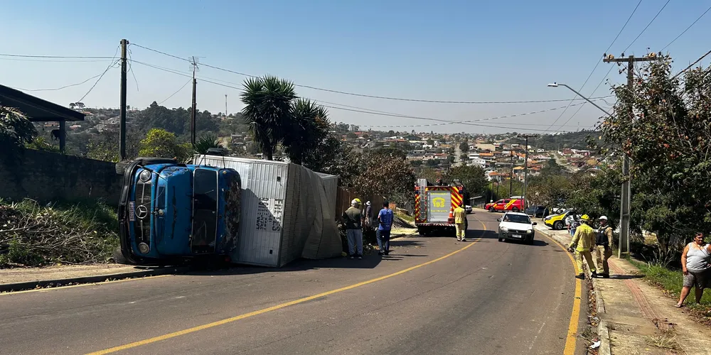 Acidente aconteceu na manhã dessa quinta-feira (22), na Avenida Ana Rita