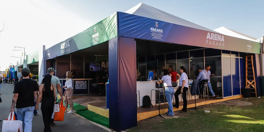 A Secretaria da Ciência, Tecnologia e Ensino Superior organizou o estande Arena Paraná, que reúne projetos científicos para a cadeia produtiva do leite