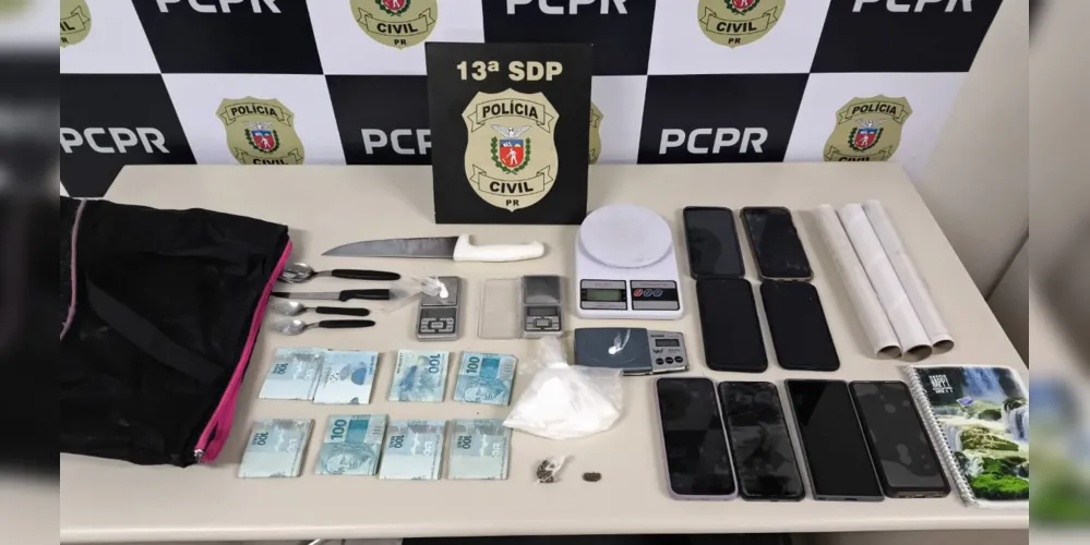 Uma ação da Polícia Civil apreendeu cocaína e prendeu três suspeitos de tráfico de drogas, na manhã desta terça-feira (27), no bairro 31 de Março, em Ponta Grossa