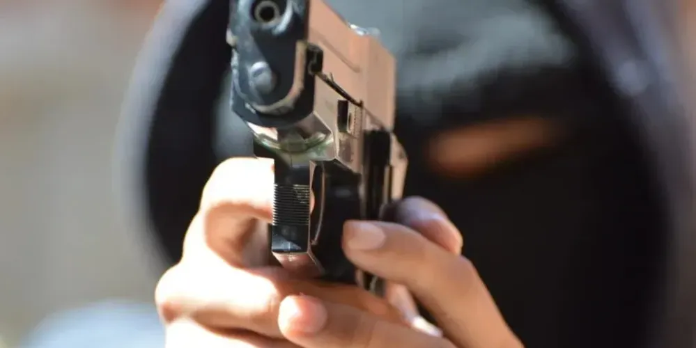 Bandidos se passam por policiais e tentar roubar ônibus no Paraná