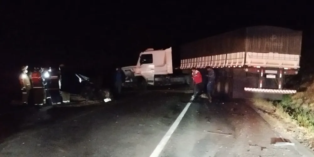 Colisão frontal aconteceu no começo da noite dessa terça-feira (27)