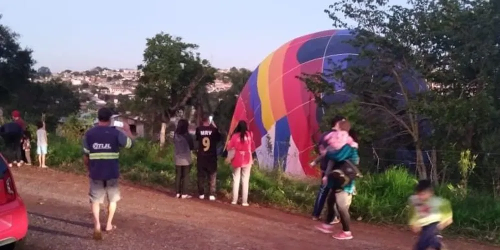 Balão faz pouso em local não convencional em Ponta Grossa