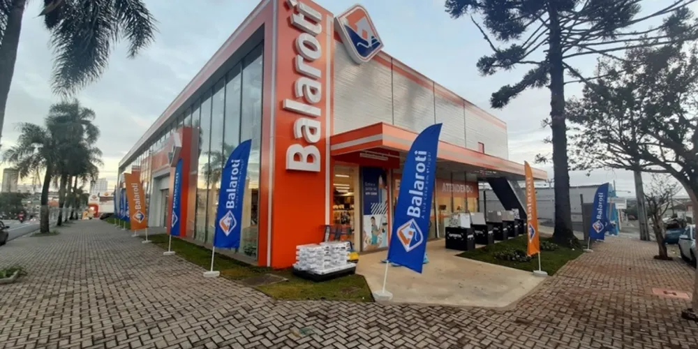 As duas lojas estarão abertas nesta sexta-feira, em Ponta Grossa