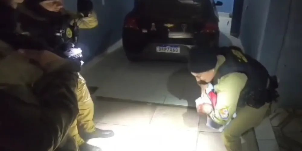 Policiais salvam bebê de 15 dias engasgado com leite materno, em Guarapuava