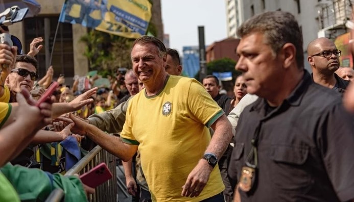 Bolsonaro pediu que o senado "bote um freio" em Alexandre de Moraes