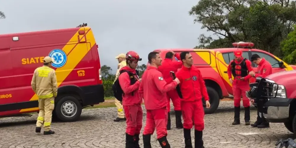 Um forte estrondo, seguido por uma fumaça densa e escura, mobiliza o Corpo de Bombeiros no começo da tarde desta quinta-feira (1)
