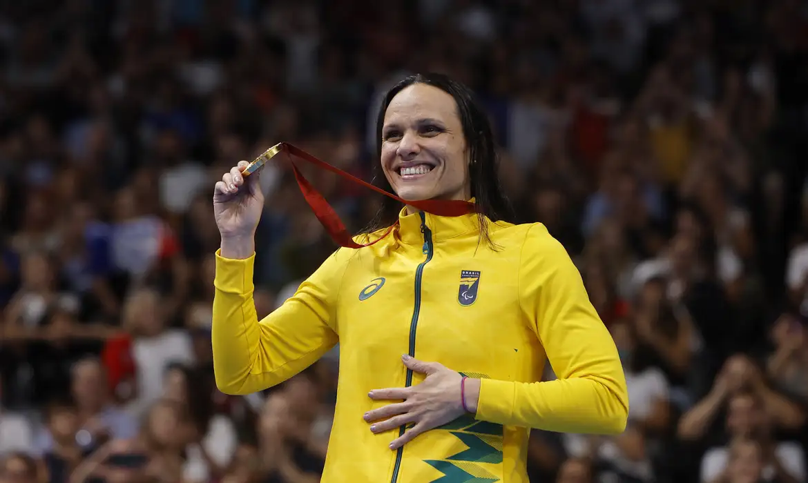 Nadadora Carol Santiago conquistou terceiro ouro da edição