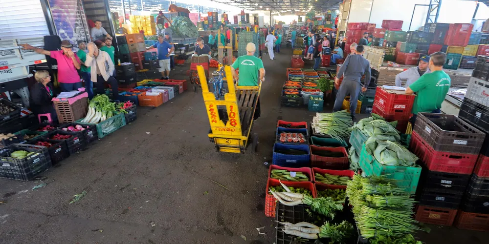 Mercado do Produtor em Curitiba; Ceasas não abrirão neste sábado, 07 de setembro 

Curitiba, 11-03-20.

Foto: Arnaldo Alves / AEN