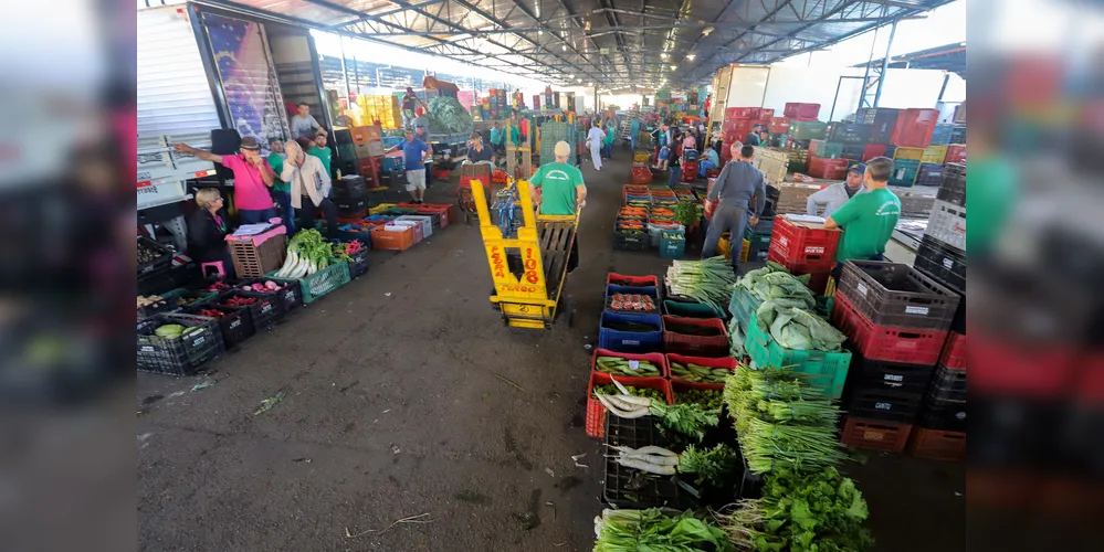 Mercado do Produtor em Curitiba; Ceasas não abrirão neste sábado, 07 de setembro 

Curitiba, 11-03-20.

Foto: Arnaldo Alves / AEN