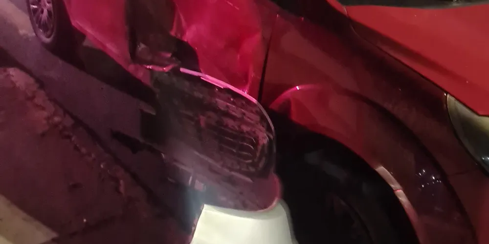 Condutor bate o carro, foge e é abordado pela Getam