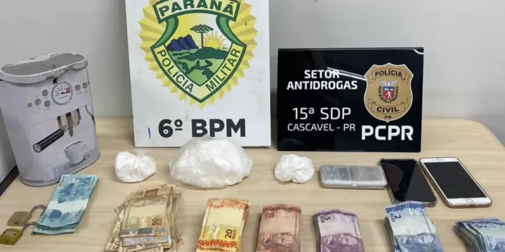 Foram encontrados 353 gramas de cocaína e dinheiro