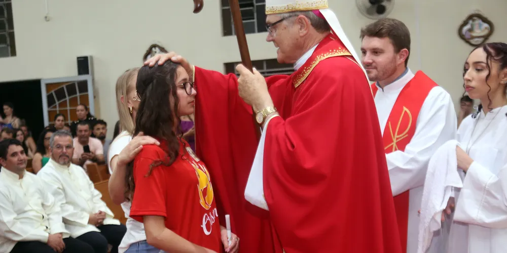 O bispo Dom Bruno Elizeu Versari esteve na Paróquia Nossa Senhora Medianeira.