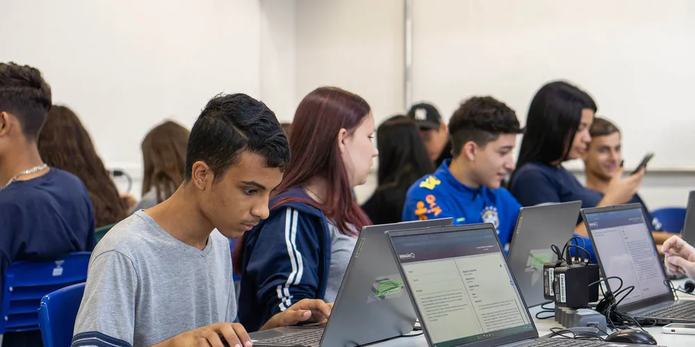 Paraná adota IA para aprimorar ensino de Matemática nas escolas da rede estadual