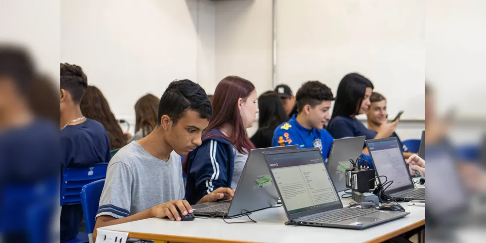 Paraná adota IA para aprimorar ensino de Matemática nas escolas da rede estadual