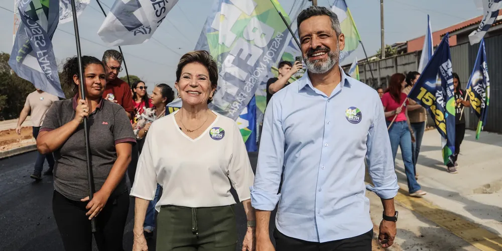 Elizabeth Schmidt (União) visitou obras e realizou caminhada com apoiadores