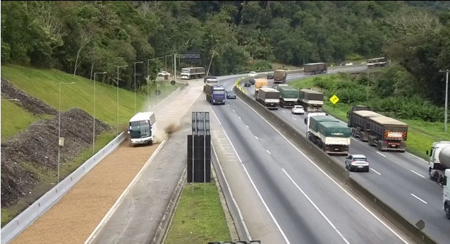 Mais Vidas Salvas: ônibus de passeio utiliza sistema de escape na BR-277