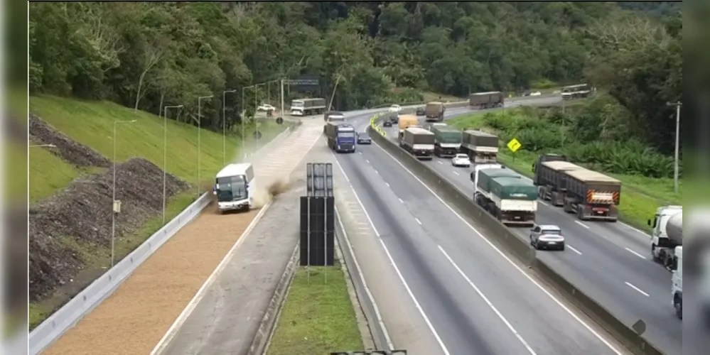 Mais Vidas Salvas: ônibus de passeio utiliza sistema de escape na BR-277