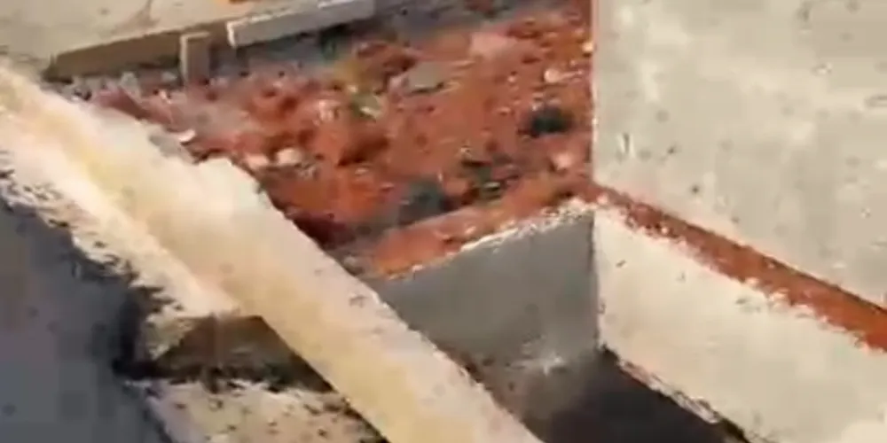 Moradores denunciam vazamento de esgoto na rede pluvial no Borsato