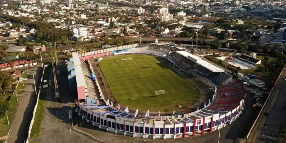 O confronto reúne as duas melhores campanhas da competição