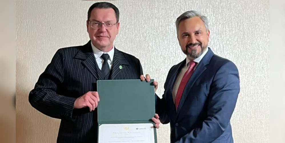 O deputado Fabio Oliveira (PODE) recebeu homenagem do Conselho Regional de Medicina do Paraná