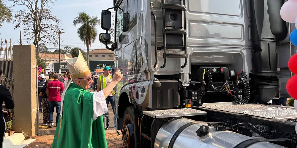 Dom Sergio abençoou alguns veículos