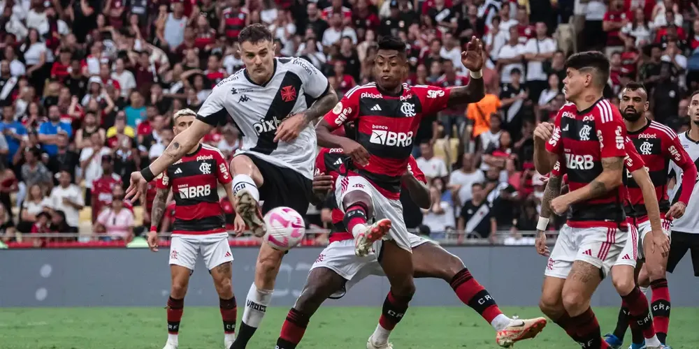 O argentino Pablo Vegetti é a esperança de gols vascaína