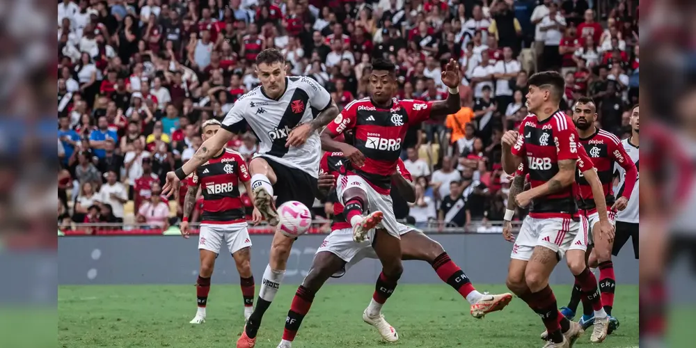 O argentino Pablo Vegetti é a esperança de gols vascaína