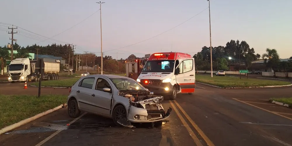 Colisão entre carro e caminhão deixa dois feridos em Guarapuava