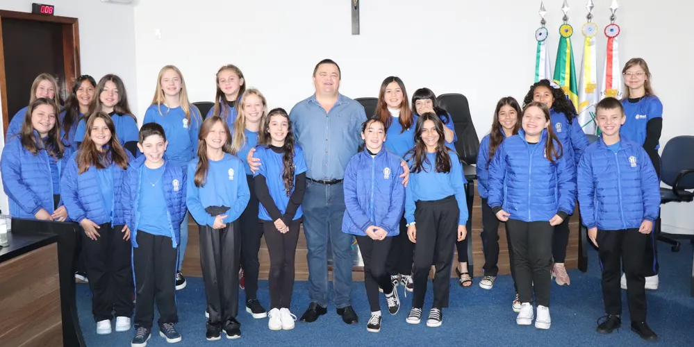 A presidente da Câmara Mirim, Natália Gardim Sampaio, agradeceu a participação do palestrante