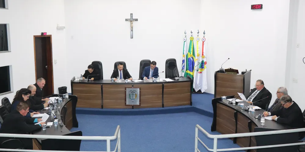 Durante a sessão, foram lidas as biografias dos homenageados