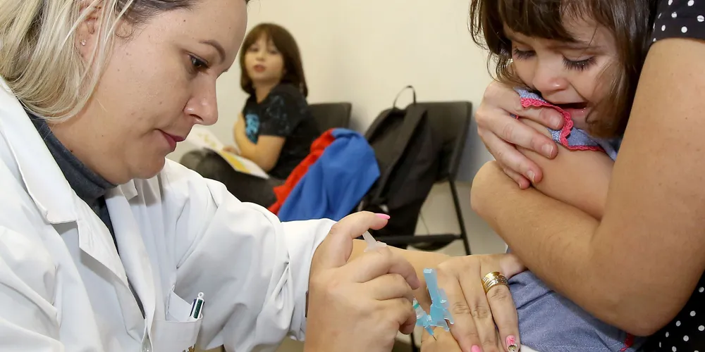 Seguindo as recomendações do Programa Nacional de Imunizações (PNI), do Ministério da Saúde, a partir de 28 de setembro a vacina via oral não será mais utilizada
